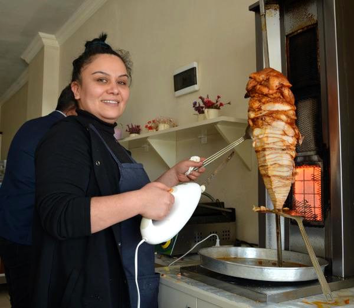 Tost yaparak başladı lokanta işletmecisi oldu