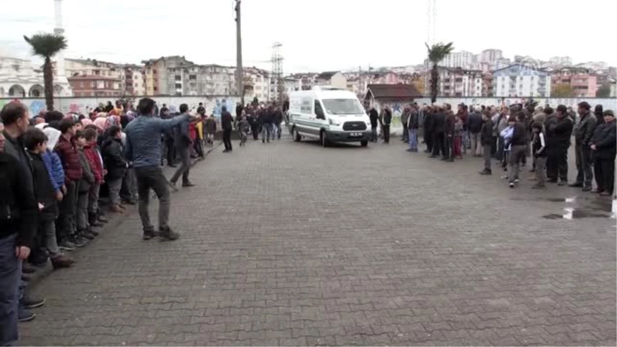 Trafik kazasında yaşamını yitiren hentbolcular için okullarında tören (2)