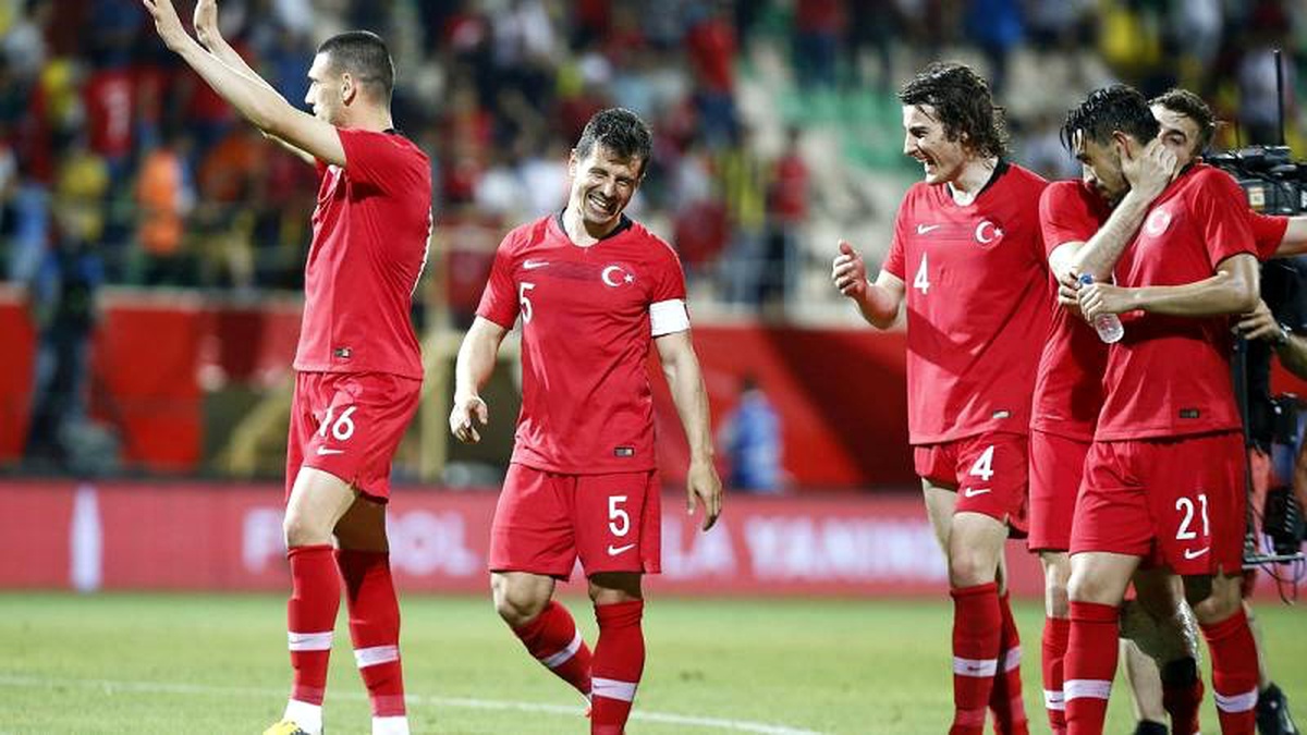 Türkiye\'nin Euro 2020 kura çekimine kim ne dedi? Türkiye gruptan çıkarsa muhtemel rakipleri kimler?