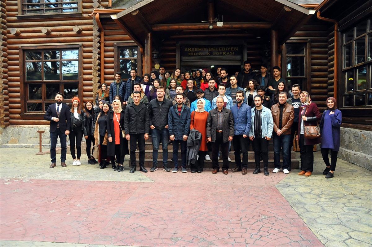 Üniversiteli öğrenciler Akşehir\'i gezdi