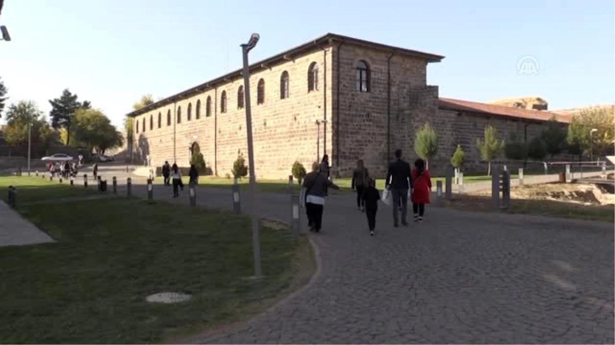 Üniversiteliler Diyarbakır ve Trabzon\'un 100 yıl sonraki halini tasarladı
