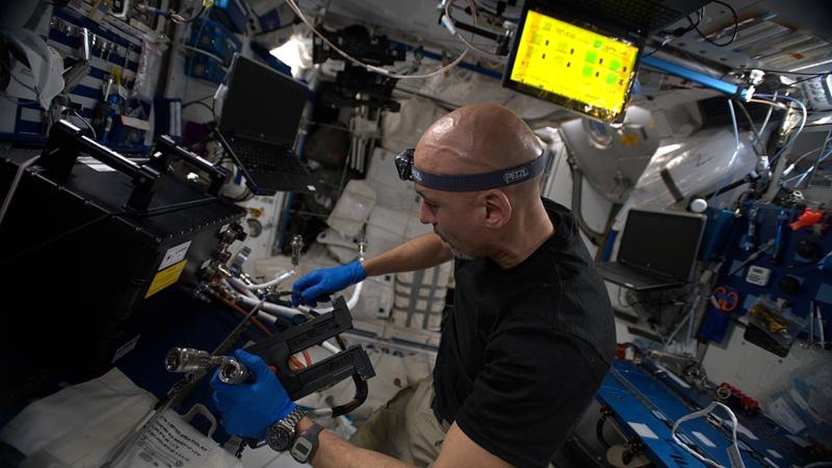 Uzay günlükleri: Uzay İstasyonu\'nda astronotlar kendi deneylerine denek oluyor