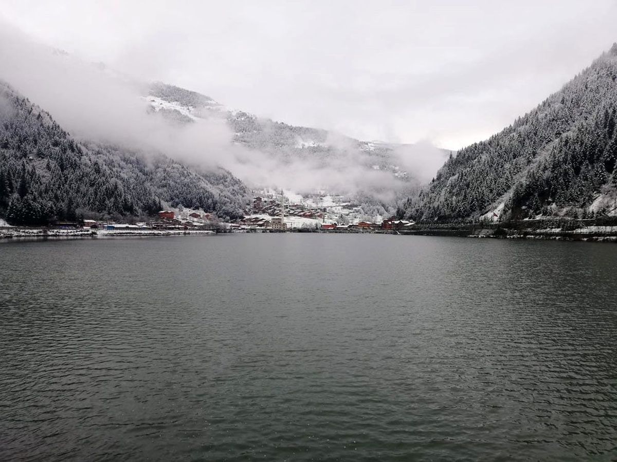 Uzungöl beyaza büründü