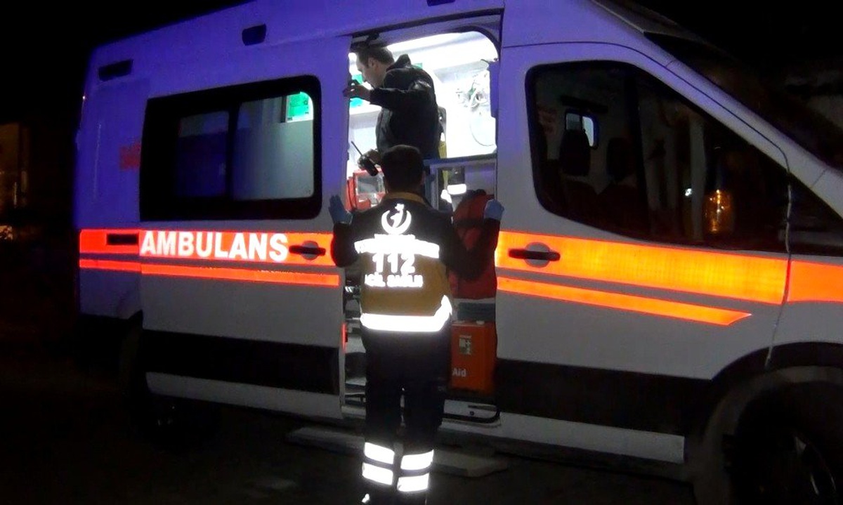 Yangında dumandan etkilenen 5 kişi hastaneye kaldırıldı