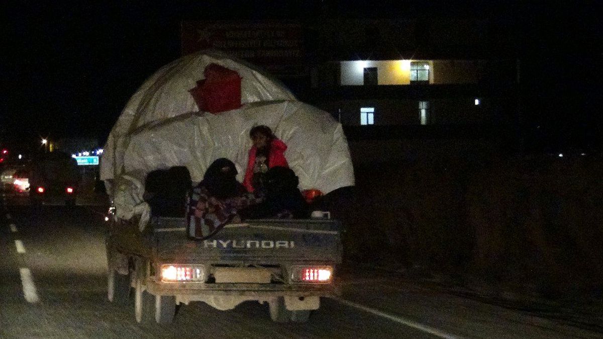 Yüzlerce Suriyeli Telabyad\'a dönüş yaptı