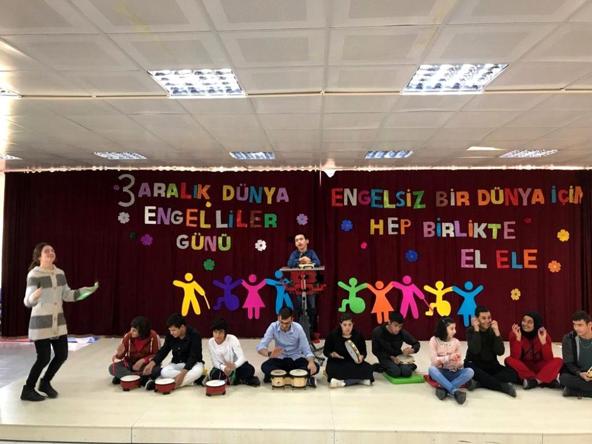 3 Aralık Dünya Engelliler Günü Burhaniye\'de çeşitli etkinliklerle kutlandı