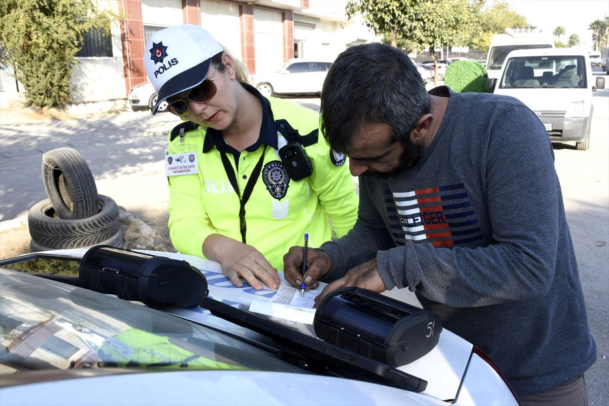 Adana\'da trafikte kural ihlali yapan sürücüler drone ile belirlendi