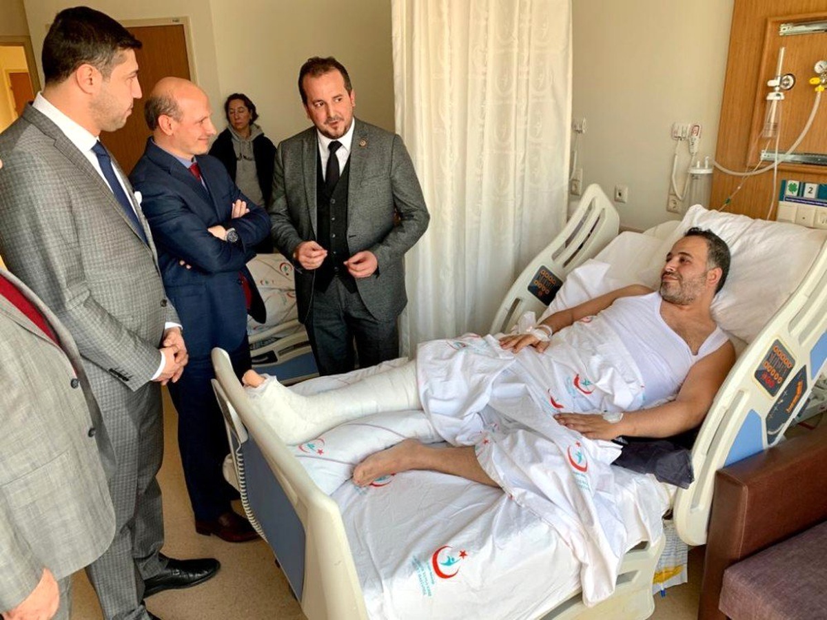Adana\'ya maça giderken trafik kazası geçiren Bursaspor taraftarına vekil ziyareti