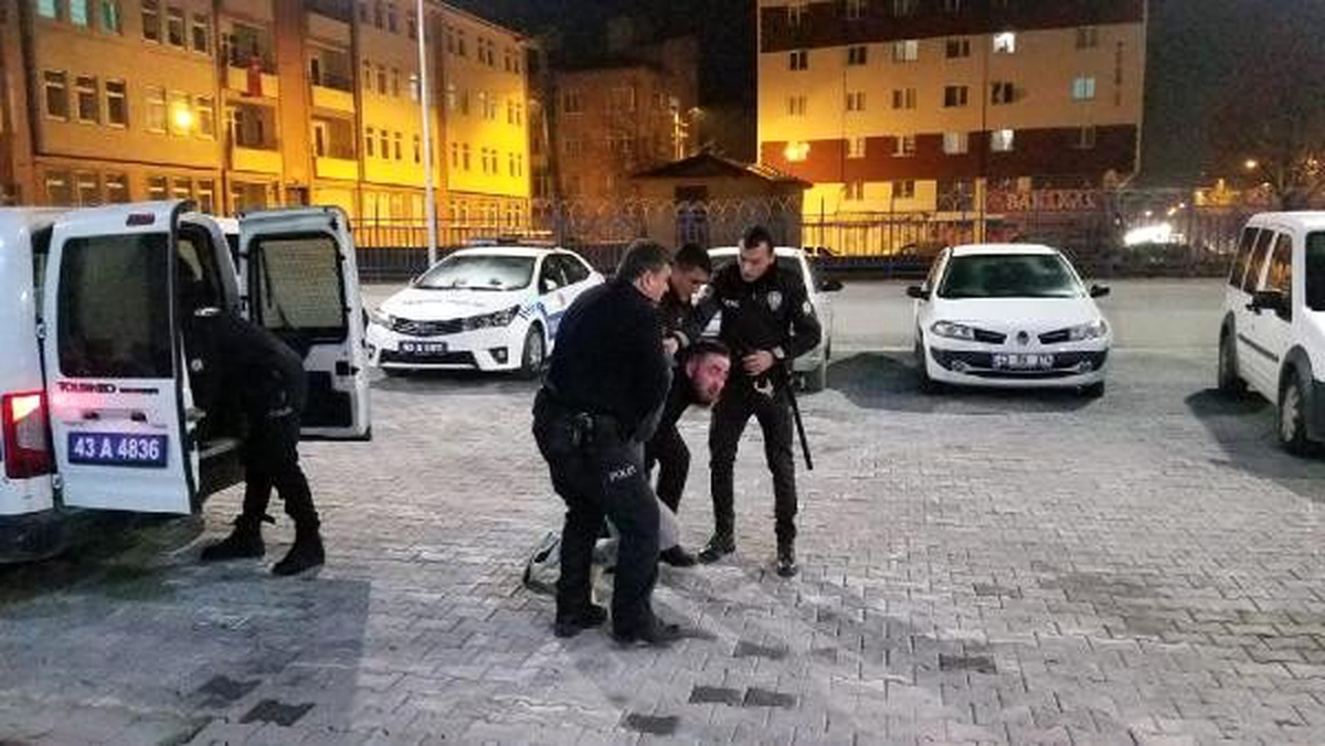 Ağabeyi, yengesi ve yeğenlerine bıçakla saldırdı