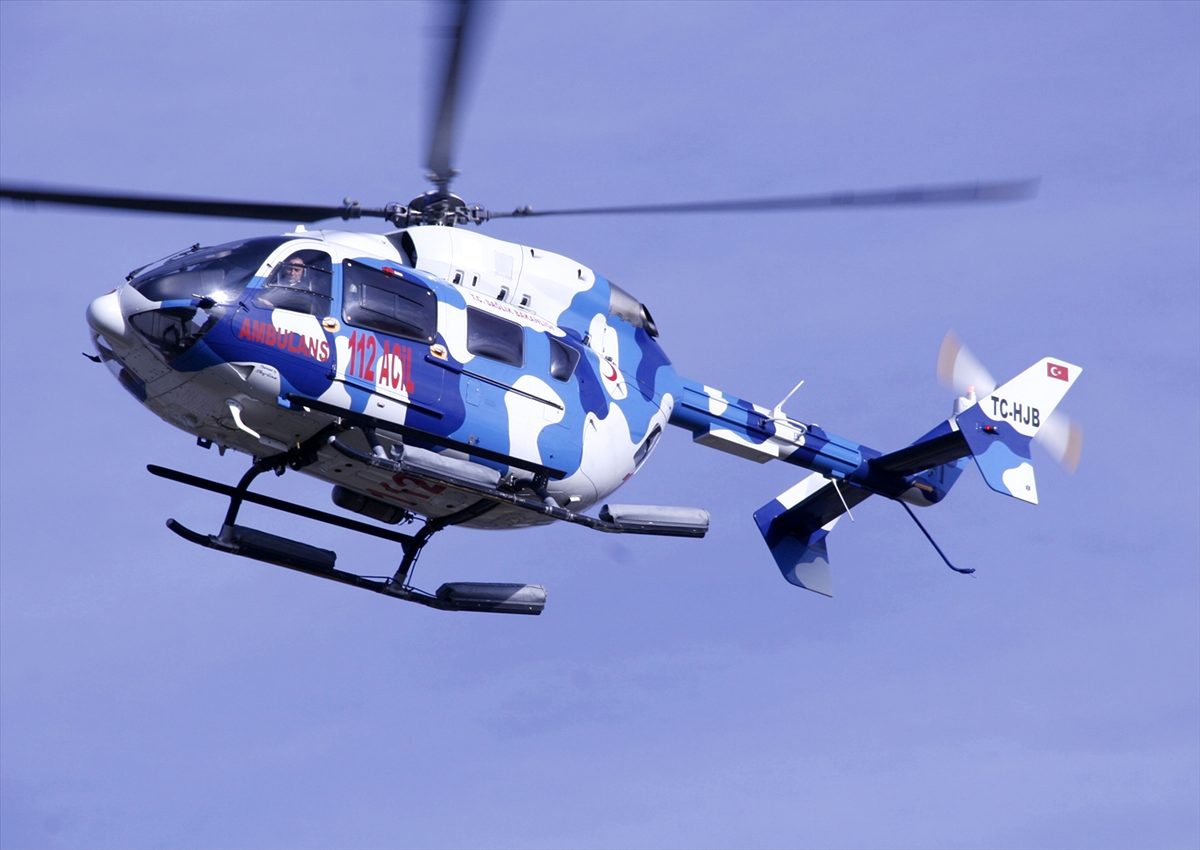 Ambulans helikopter beyin kanaması geçiren hasta için havalandı
