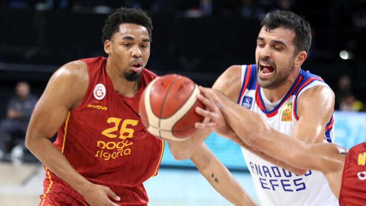 Anadolu Efes, Galatasaray\'ı farklı yendi