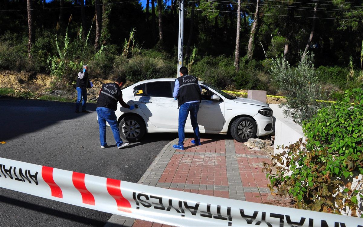 Antalya\'da kocasını silahla vurduğu iddia edilen kadın gözaltına alındı