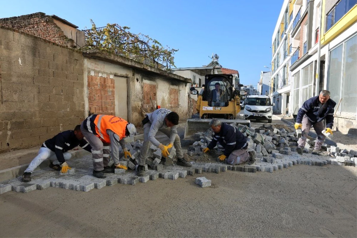 Ata Mahallesi\'nde yol yenileme çalışmaları sürüyor