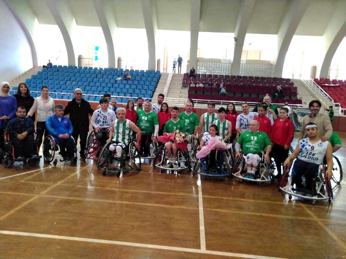 Aydın\'da öğrencilerden tekerlekli basketbol takımına destek