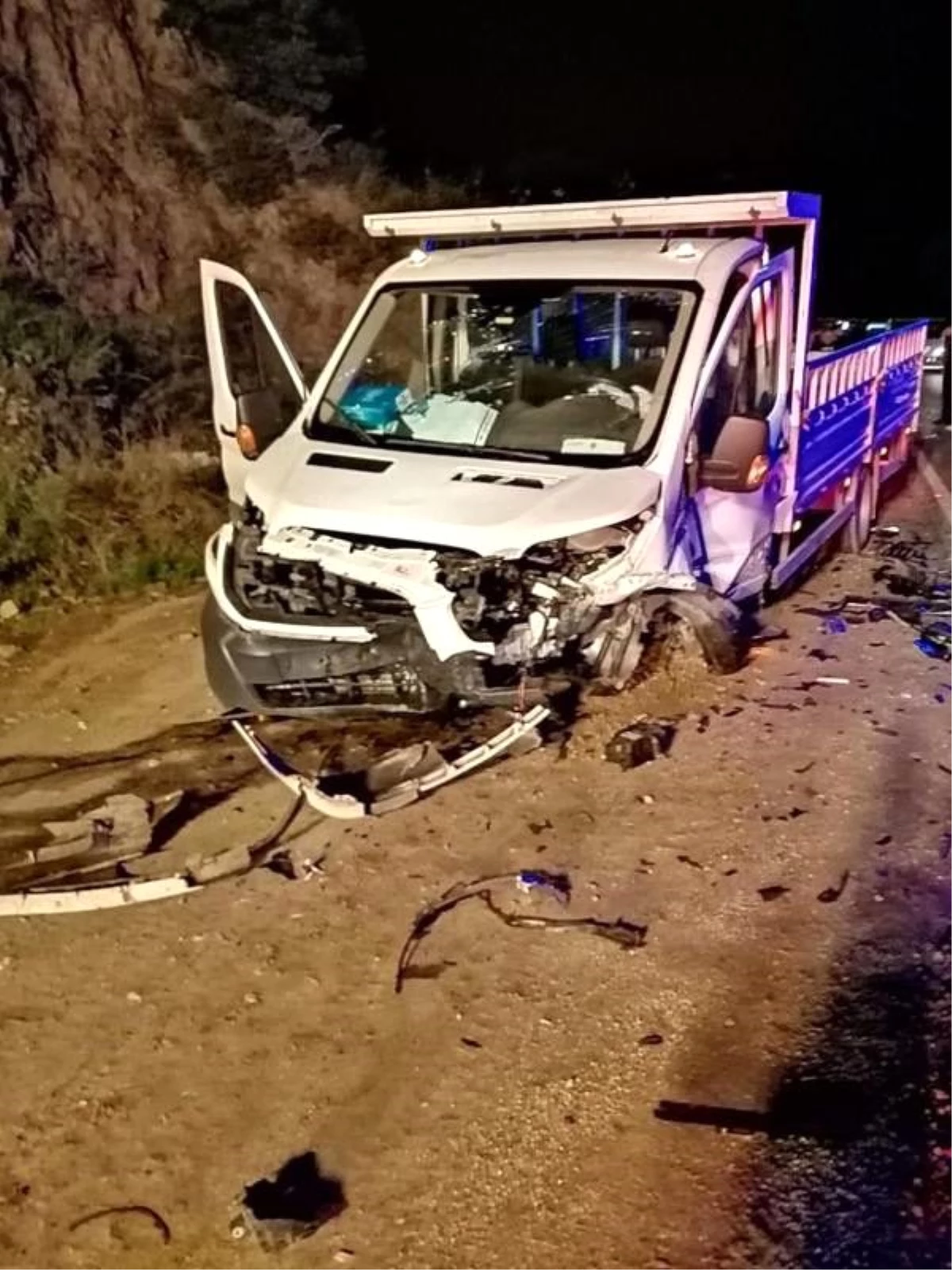 Aydın\'da otomobil ile kamyonet çarpıştı: 5 yaralı