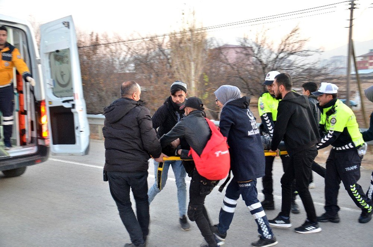 Bariyerlere çarpan motosiklet sürücüsü yaşamını yitirdi