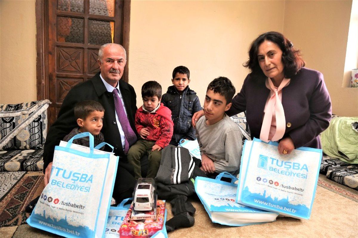Başkan Akman, engellileri evde ziyaret etti