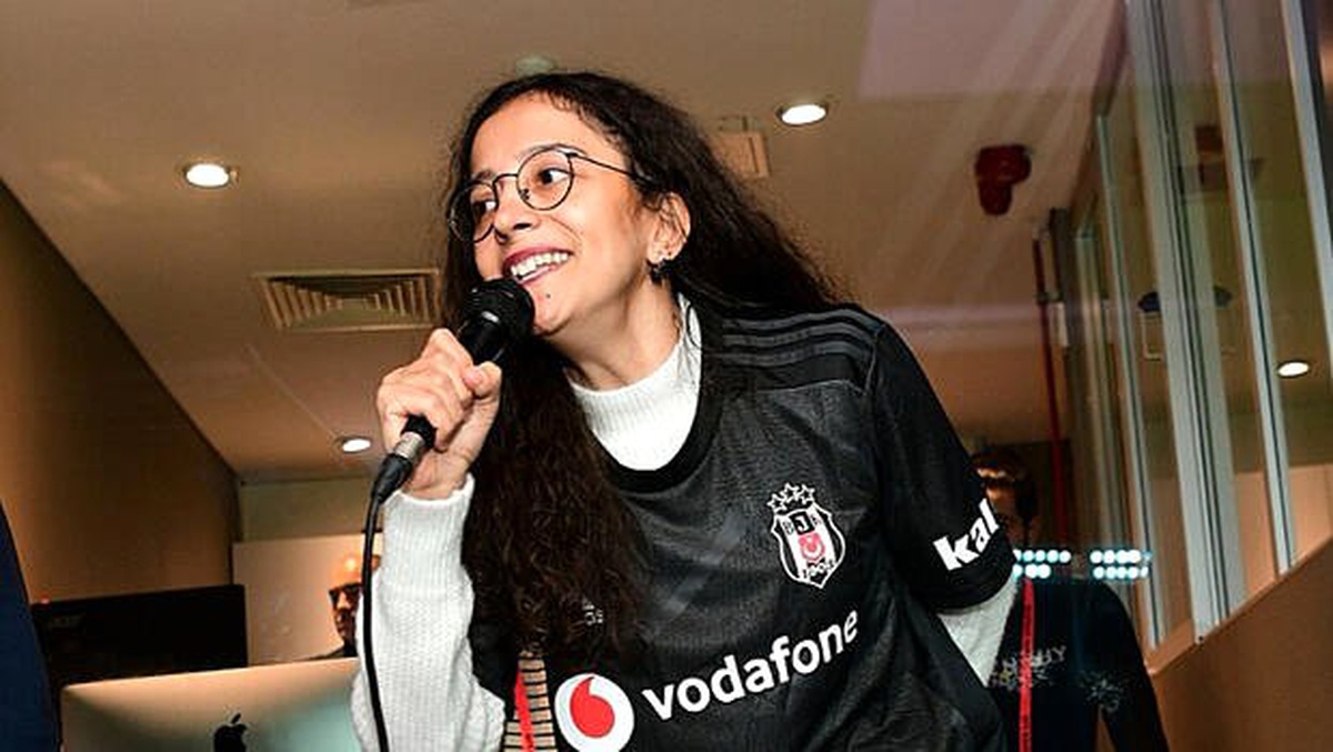 Beşiktaş\'ın gol anonsu engellere takılmayan Buket\'ten