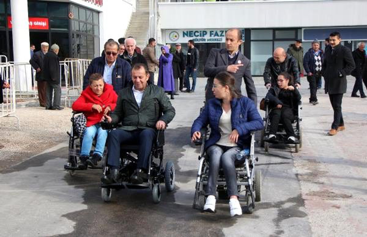 Bolu Belediye Başkanı tekerlekli sandalye ile şehri gezdi