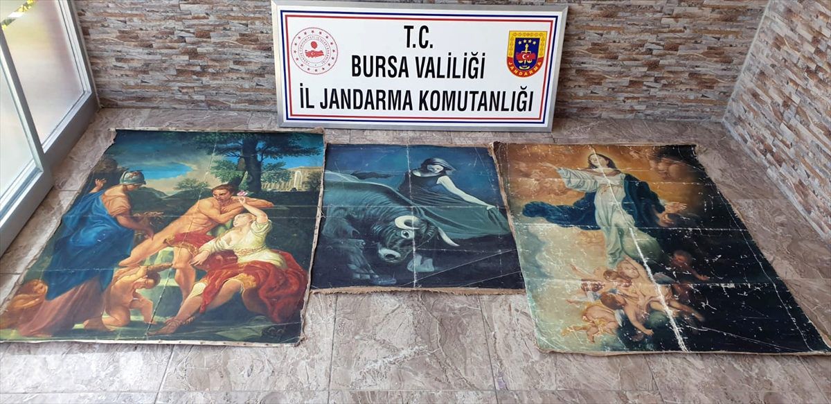 Bursa\'da tarihi eser niteliğinde olduğu değerlendirilen tablolar ele geçirildi