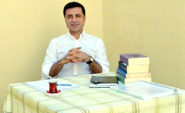 Demirtaş'ın rahatsızlığı nedeniyle eleştirilen HDP'den açıklama: Yaşadığı sağlık problemini bizimle paylaşmamıştır, System.String[]