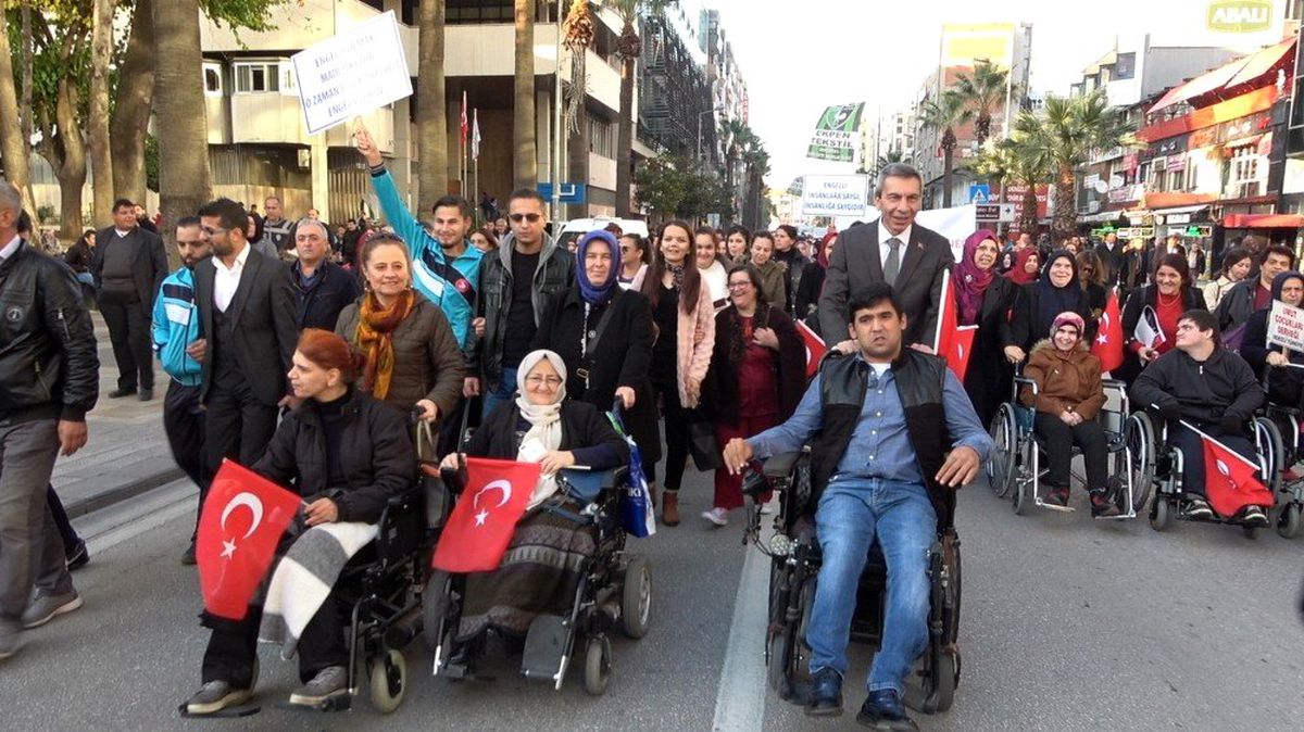 Denizli\'de 3 Aralık Dünya Engelliler Günü\'ne özel "Farkındalık Yürüyüşü" düzenlendi