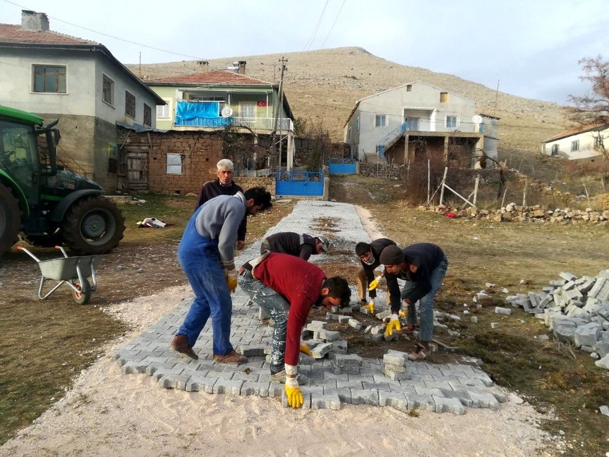 Develi\'de Kırsal Mahallelerde Çalışmalar Hız Kesmeden Devam Ediyor