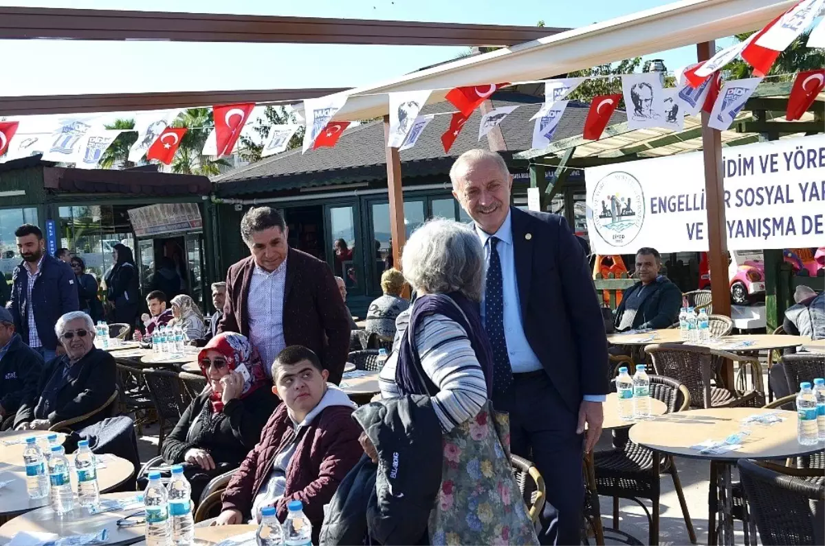 Didim Belediyesi engellileri yemekte ağırladı