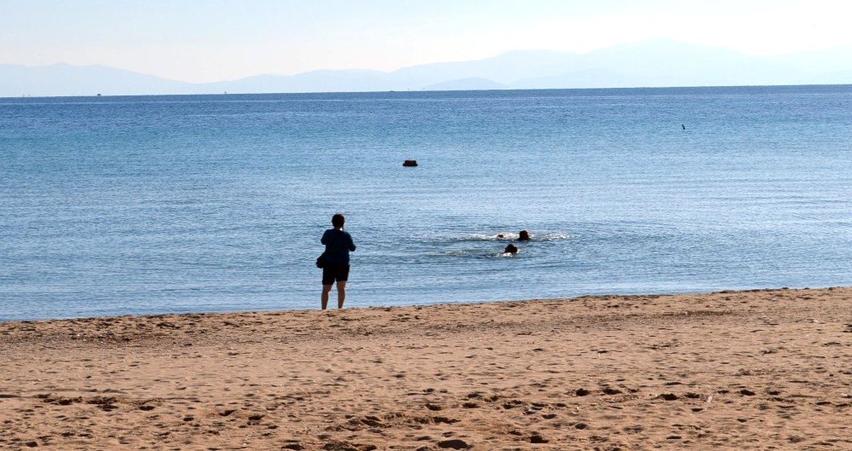 Didim\'de Aralık ayında deniz keyfi