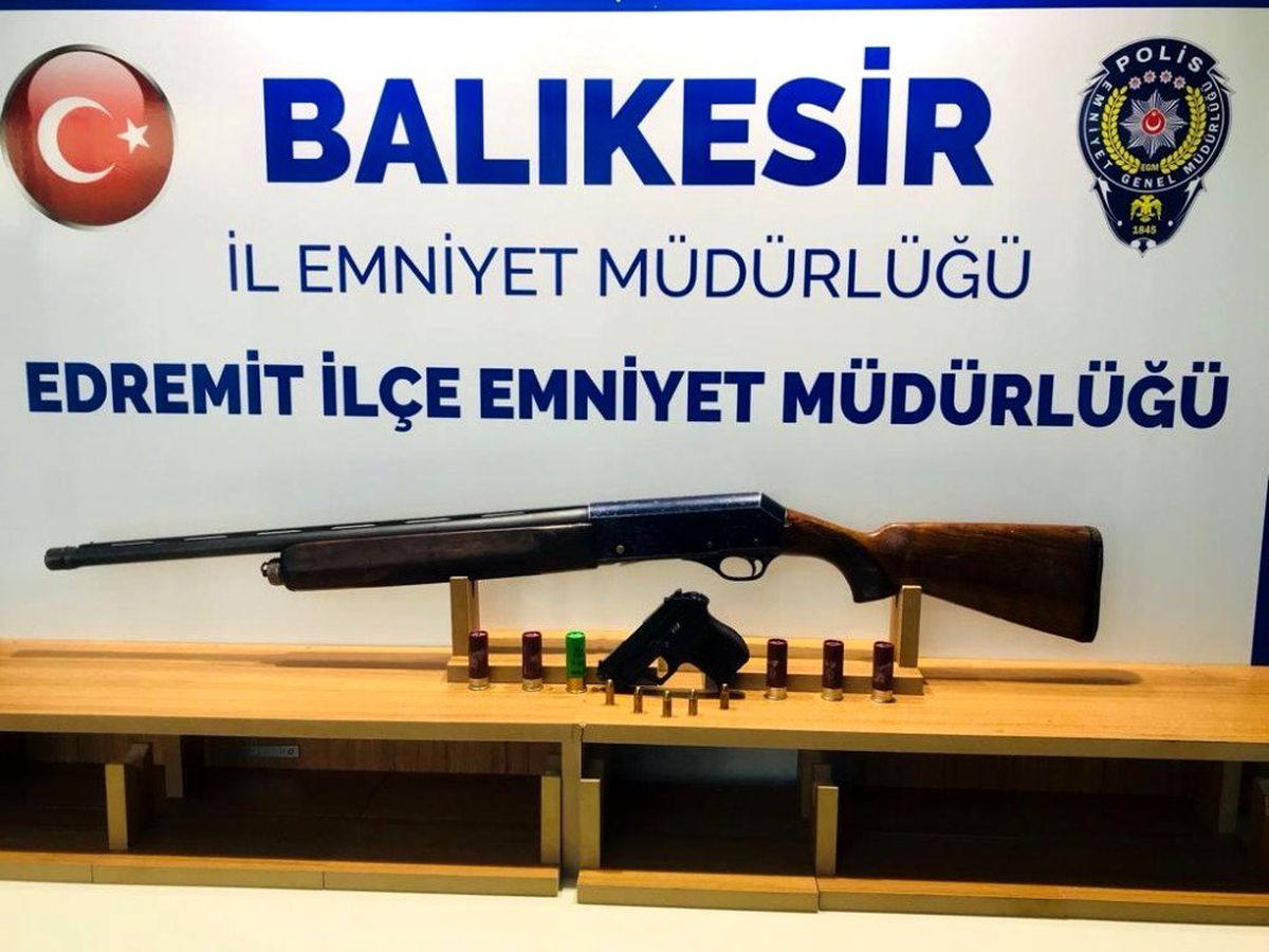 Edremit\'te 2 silah ele geçirildi