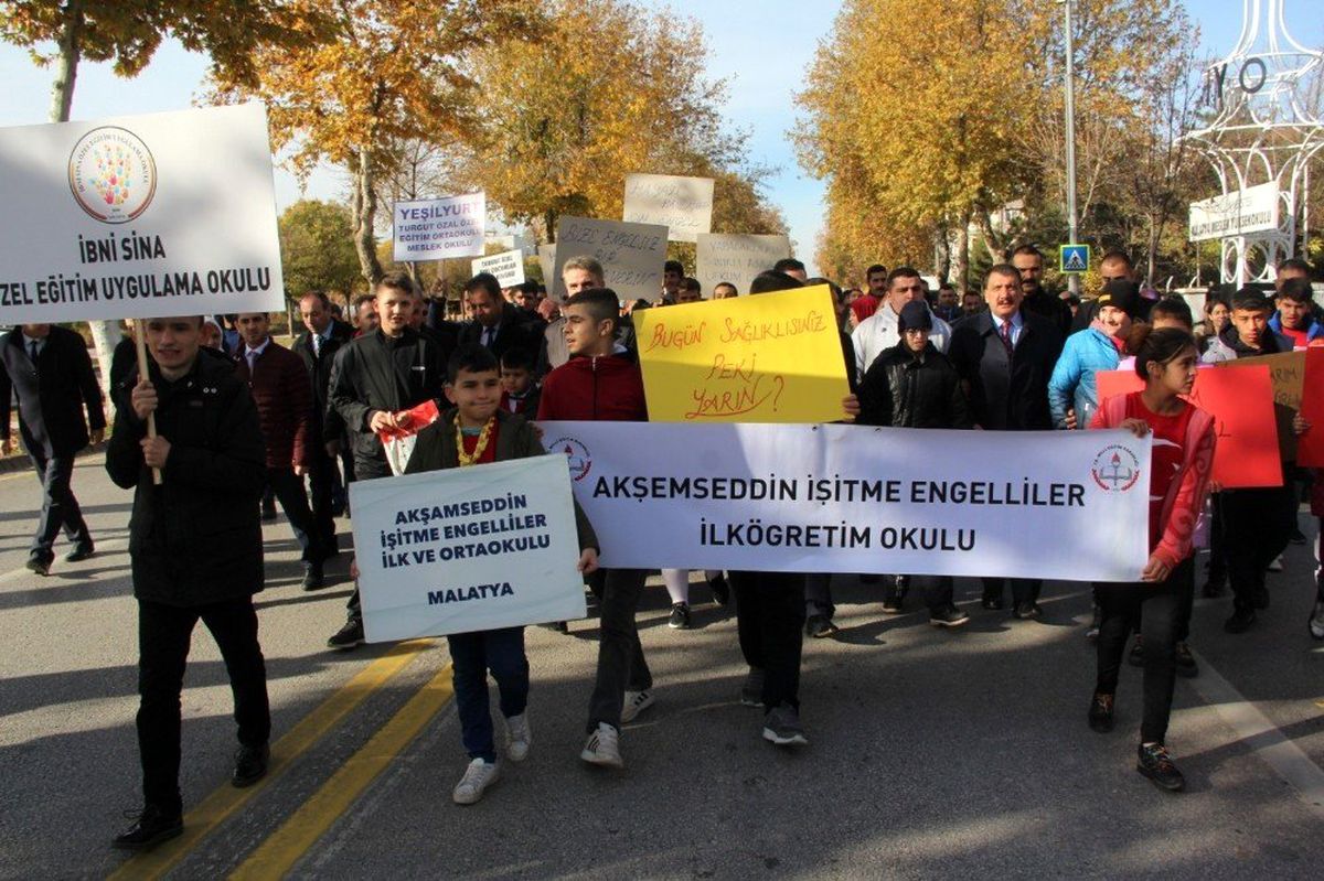Engellilerin gösterisi ilgi gördü