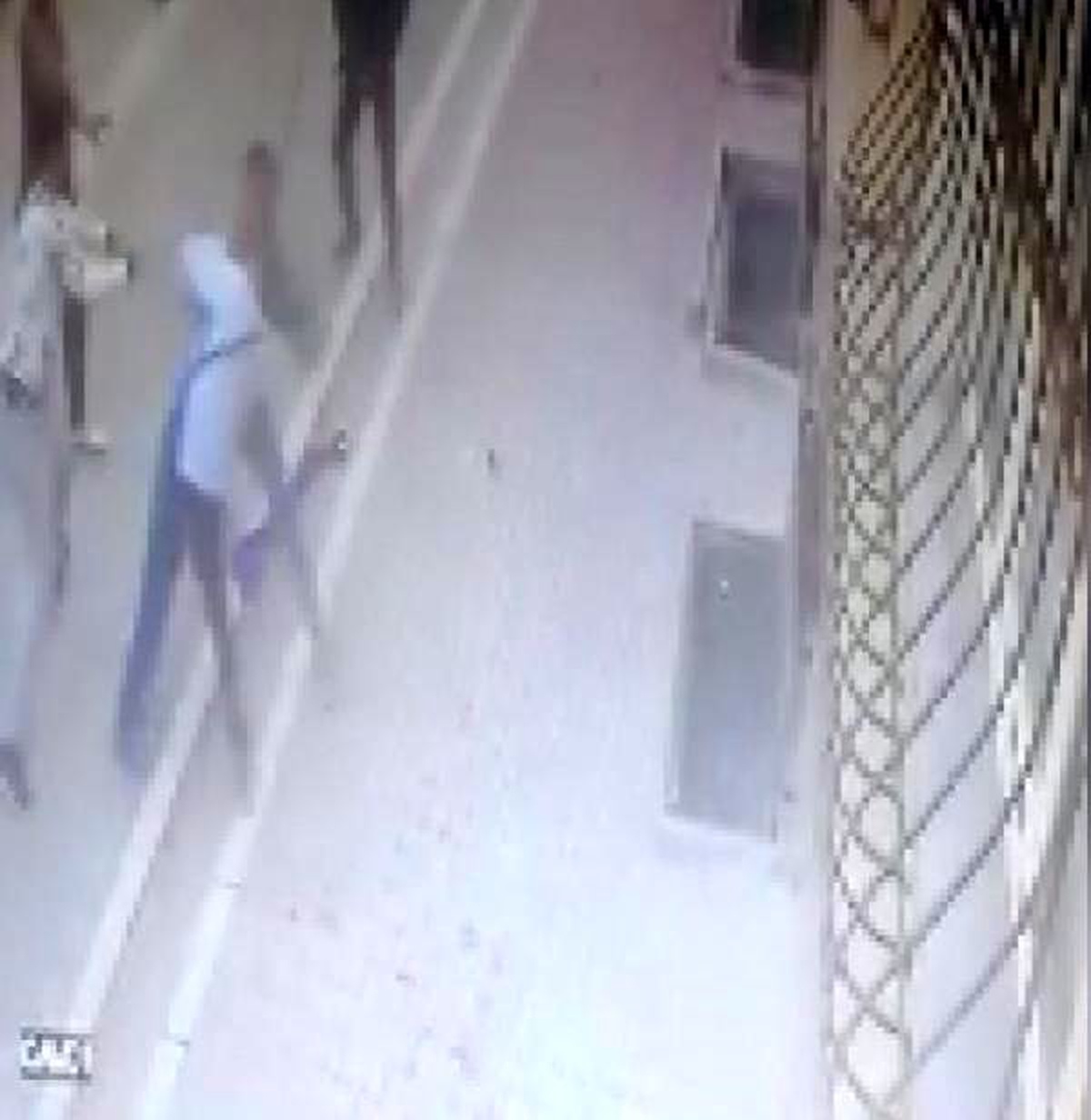 Esenyurt\'ta yabancı uyruklular arasındaki demir sopalı kavga kamerada