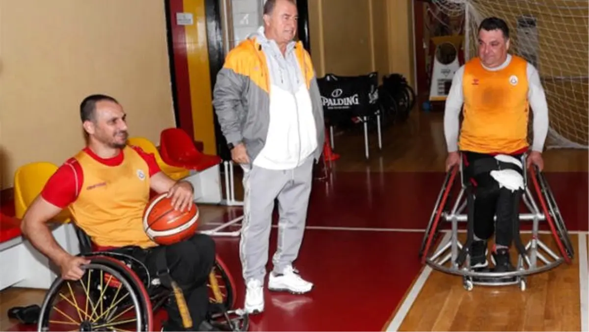 Fatih Terim\'den Galatasaray Tekerlekli Sandalye Basketbol Takımı\'na ziyaret