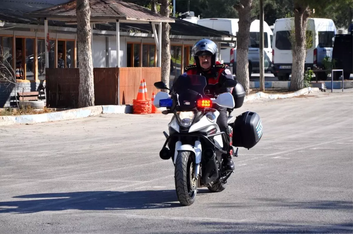 Fethi Sekin\'in motosikleti hiç kullanılmıyordu, ilk kez törene getirildi