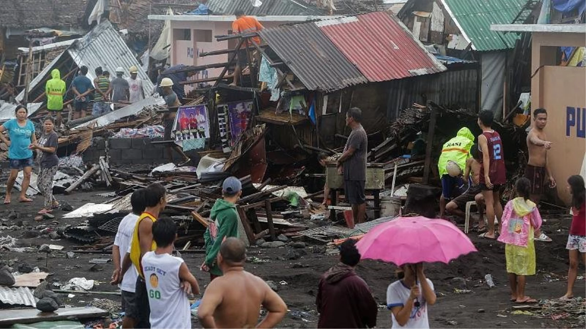 Filipinler\'de Kammuri tayfunu nedeniyle acil durum ilan edildi