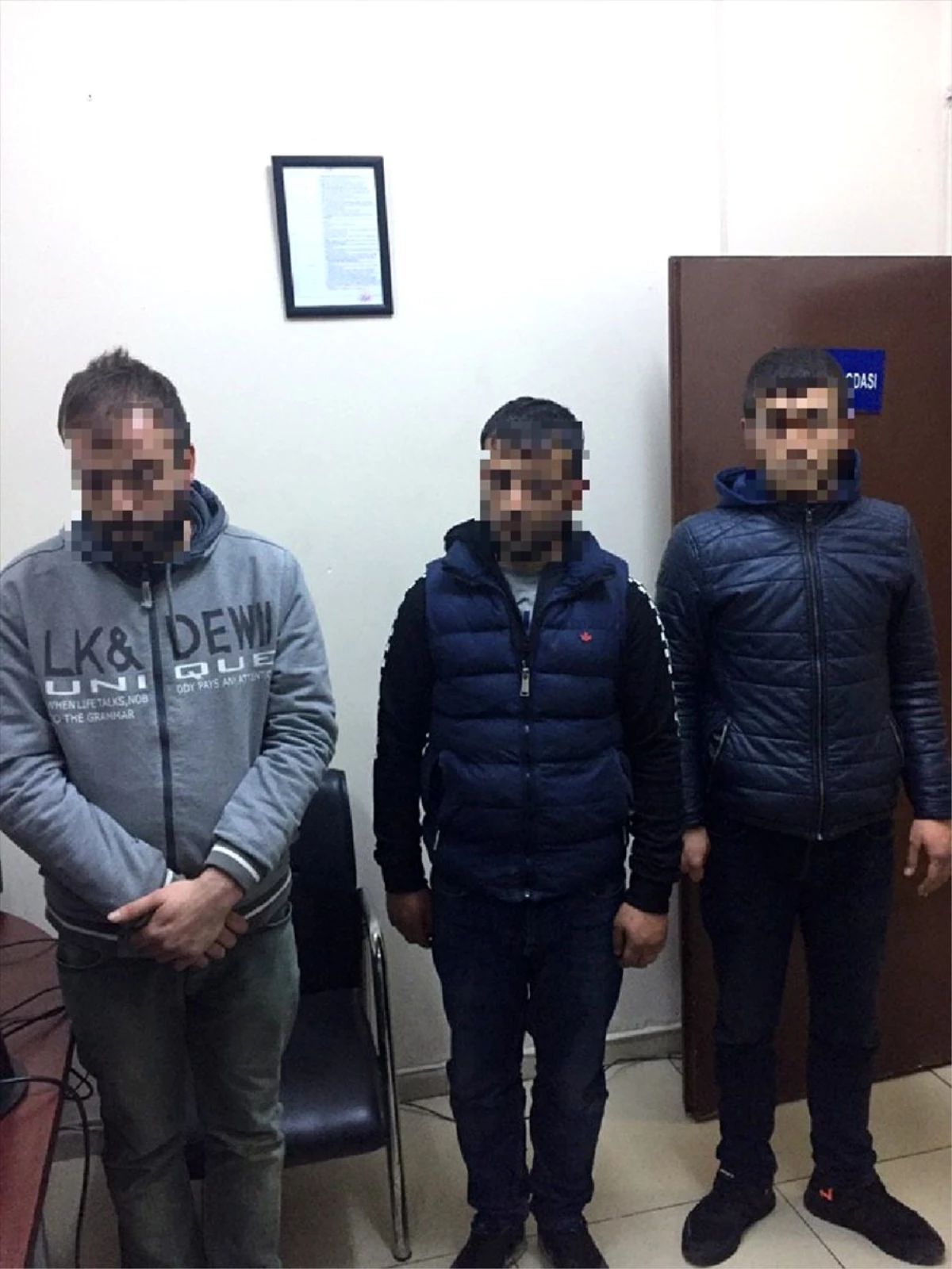 Gaziantep\'te 3 şüpheli çaldıkları otomobille suçüstü yakalandı