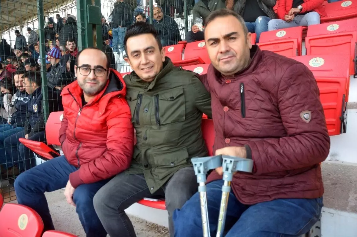 Gazilerin Isparta 32 Spor sevdası: "Yeşil - pembenin yeri bizde ayrı"