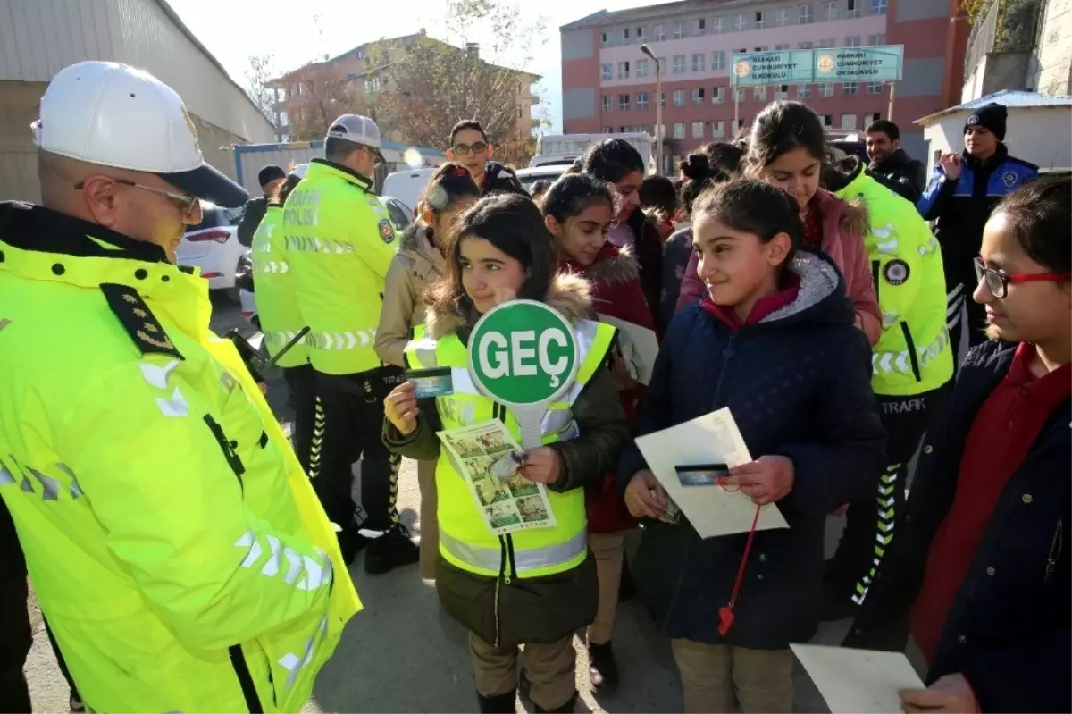 Hakkari\'deki öğrencilere trafik eğitimi