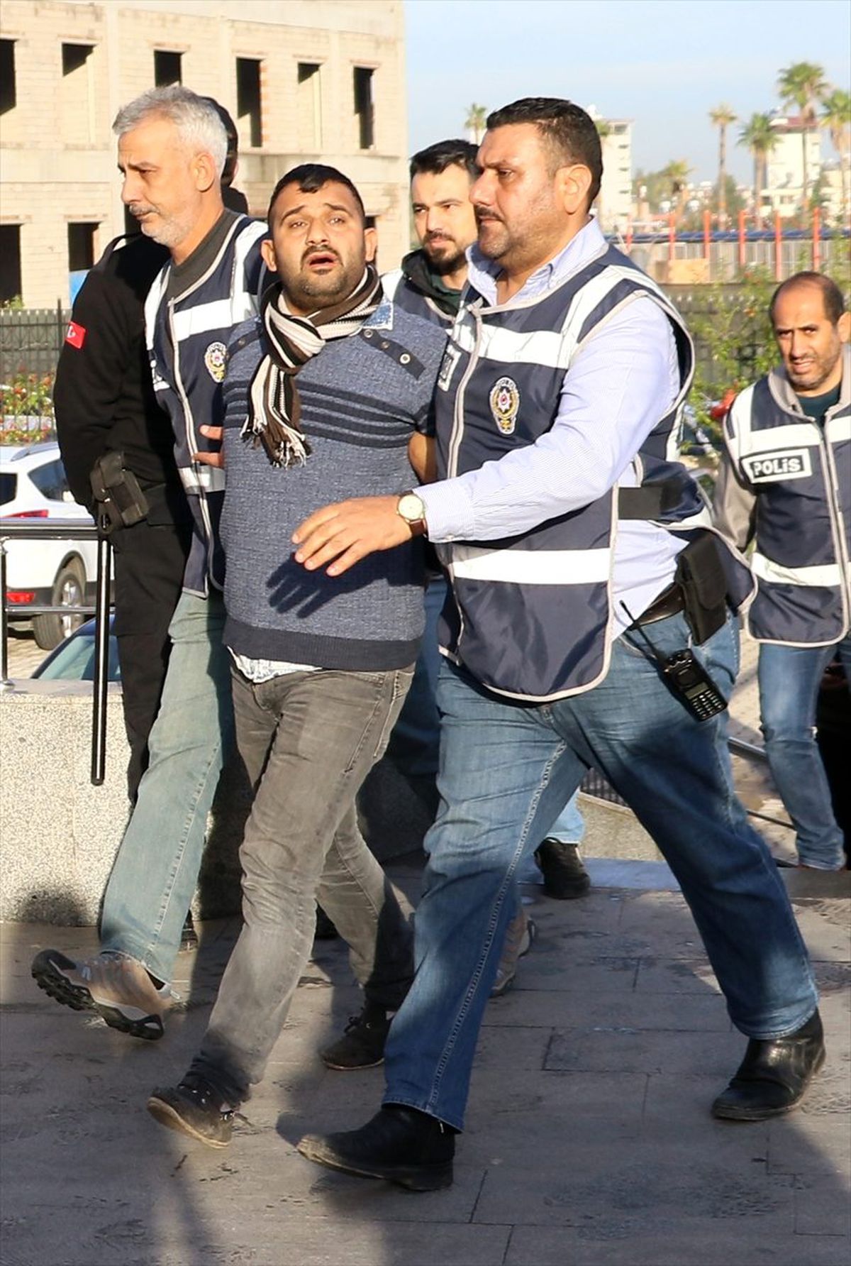 Hatay\'da 12 ayrı dolandırıcılık suçundan aranan firari hükümlü yakalandı