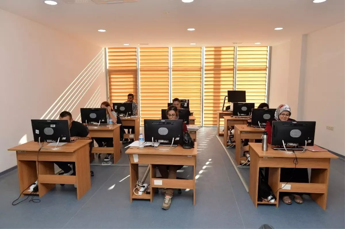 Gazetecilere Iskur Destekli Grafik Tasarim Kursu Manisa