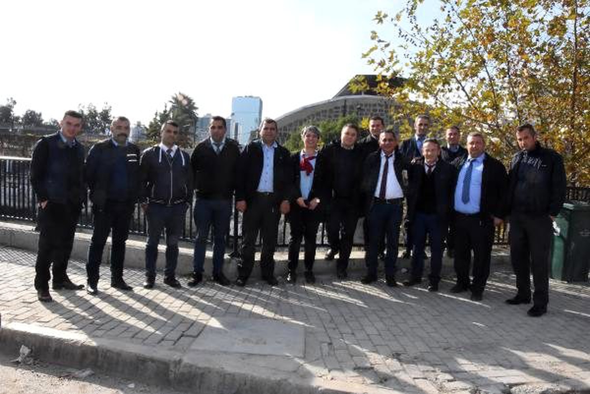 İzmir\'de toplu taşımacılıkta kadın şoförler fark yaratıyor