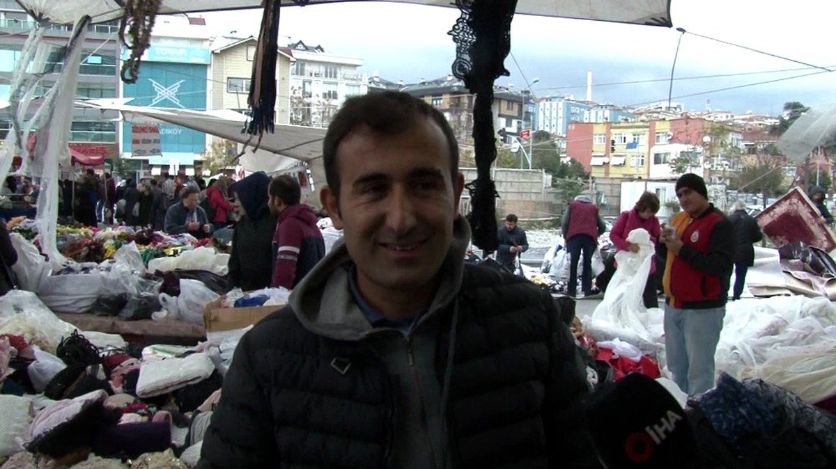 Kadıköy\'de çadırla beraber uçan pazarcı o anları anlattı