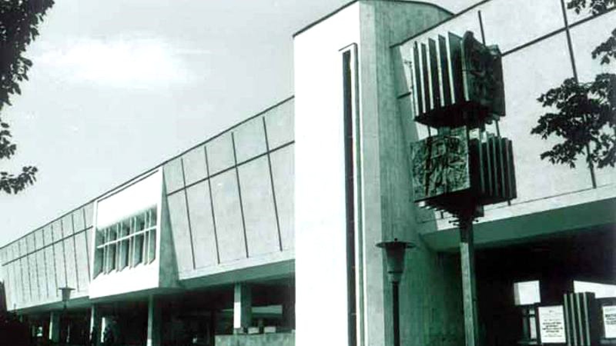 Kadın hakları için müzede seyirci karşısında soyunmaya izin çıkmadı