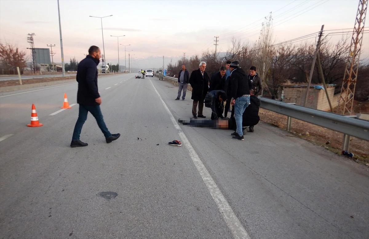 Kahramanmaraş\'ta bariyere çarpan motosiklet sürücüsü hayatını kaybetti