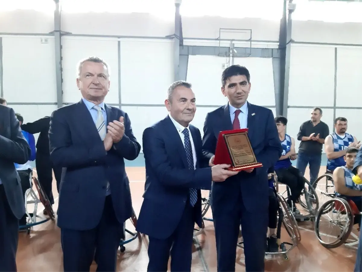 Karabük Tekerlekli Sandalye Basketbol takımı gösteri maçı yaptı