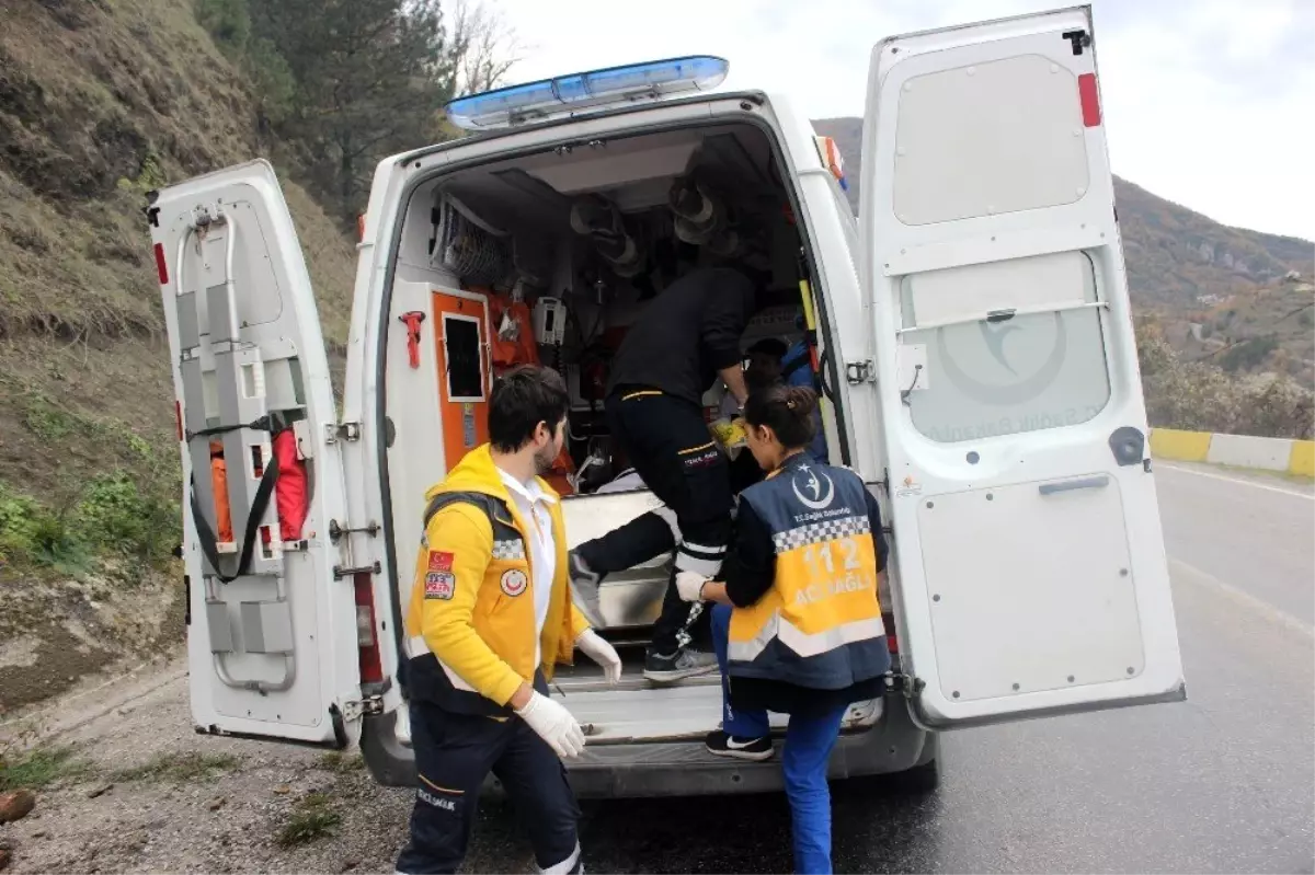 Kastamonu\'da tır ile otomobil çarpıştı, biri bebek 3 kişi öldü, 2 kişi yaralandı