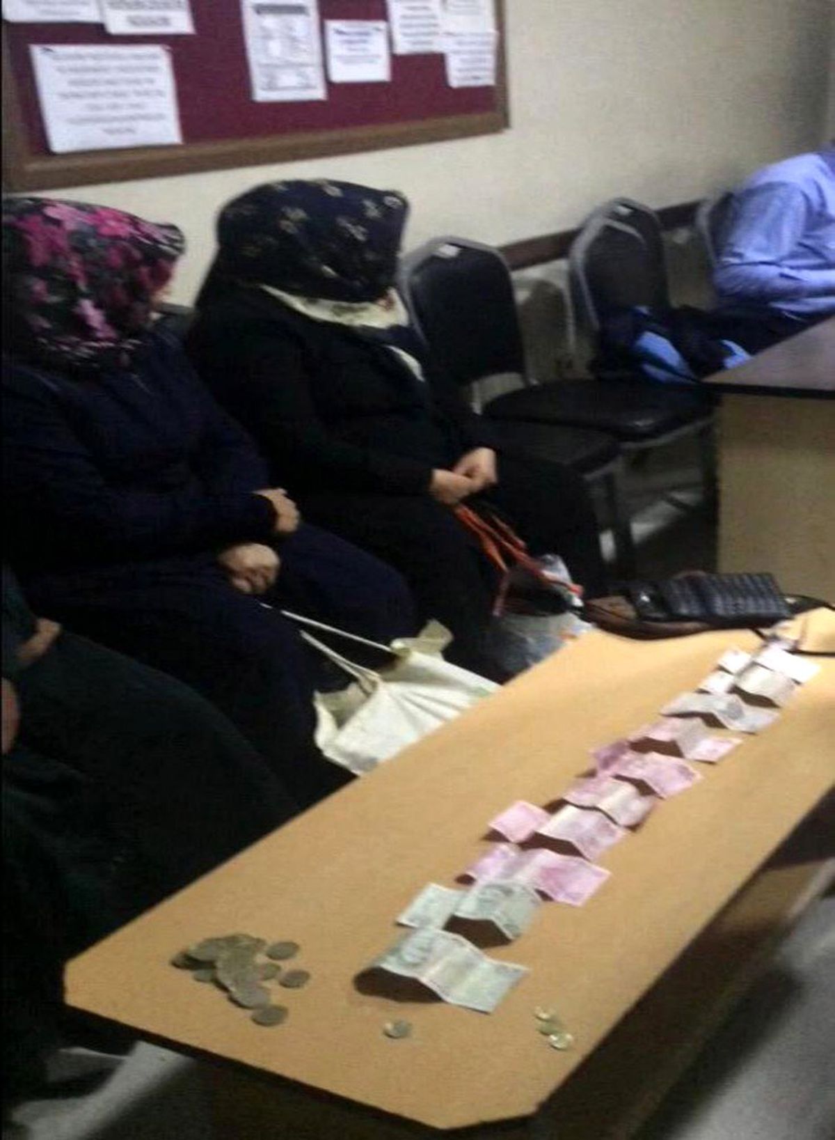 Kocaeli\'den Sakarya\'ya gelerek dilenen gruba zabıta engeli