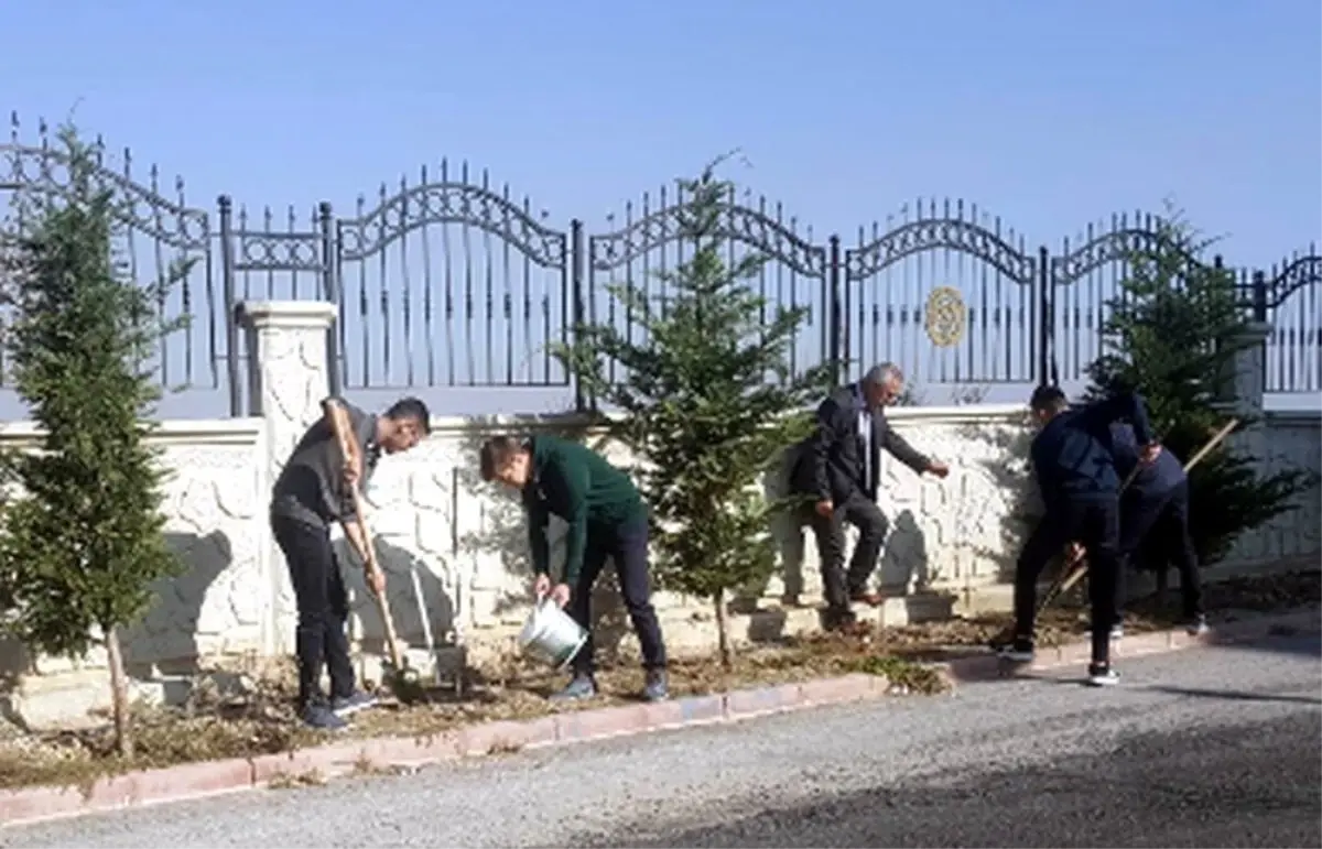 Konya\'da fen lisesinden her mezun öğrenciye bir fidan