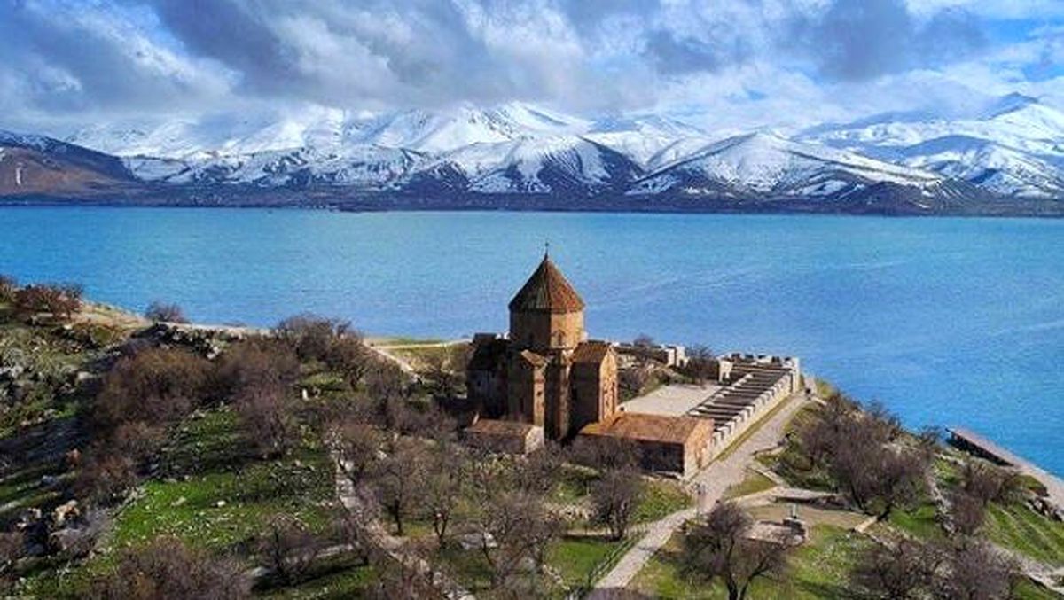 Londra\'da Akdamar Kutsal Haç Kilisesi