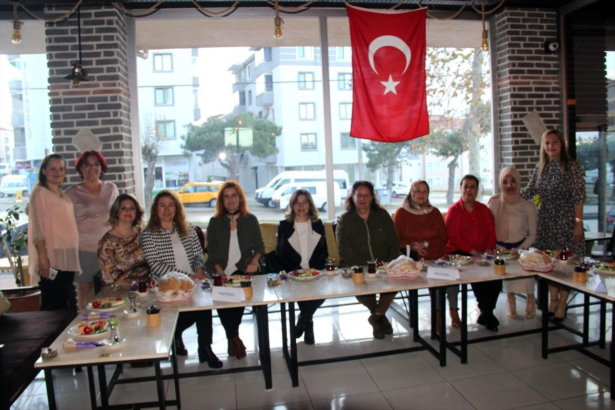 Malkara\'da sokak hayvanları yararına program düzenlendi